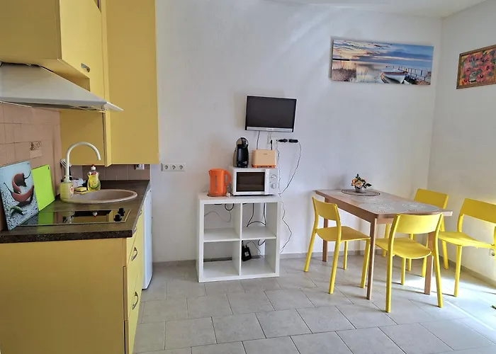 Geltoni Apartamentai
