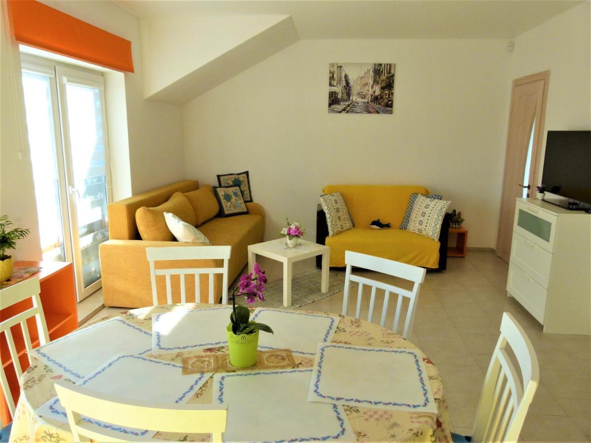 Geltoni Apartamentai Lejlighed
